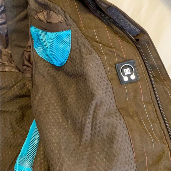 DC women’s snowboarding suit set - Picture 8 of 8